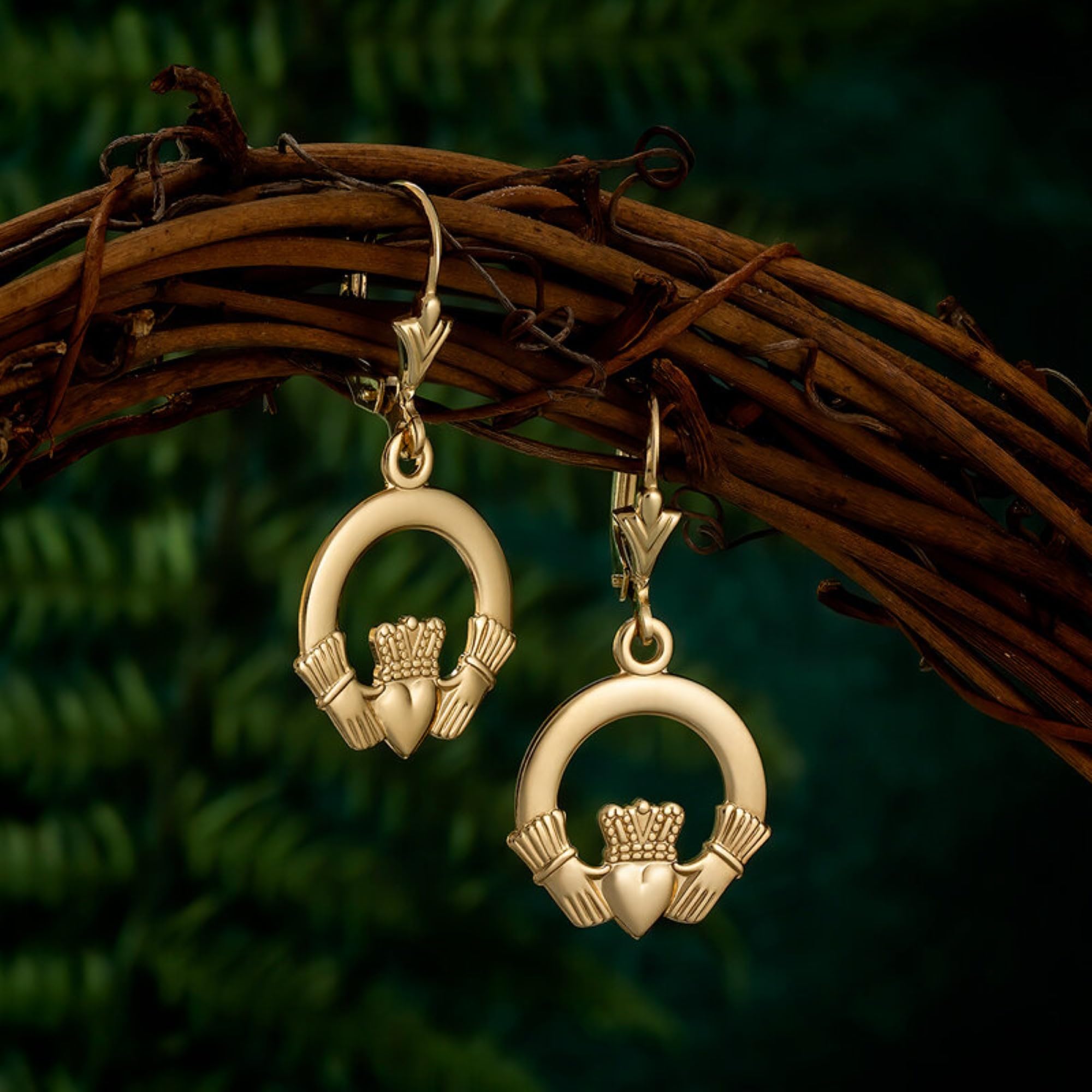 14K Gold Claddagh Dangle Earrings: A Touch of Irish Elegance